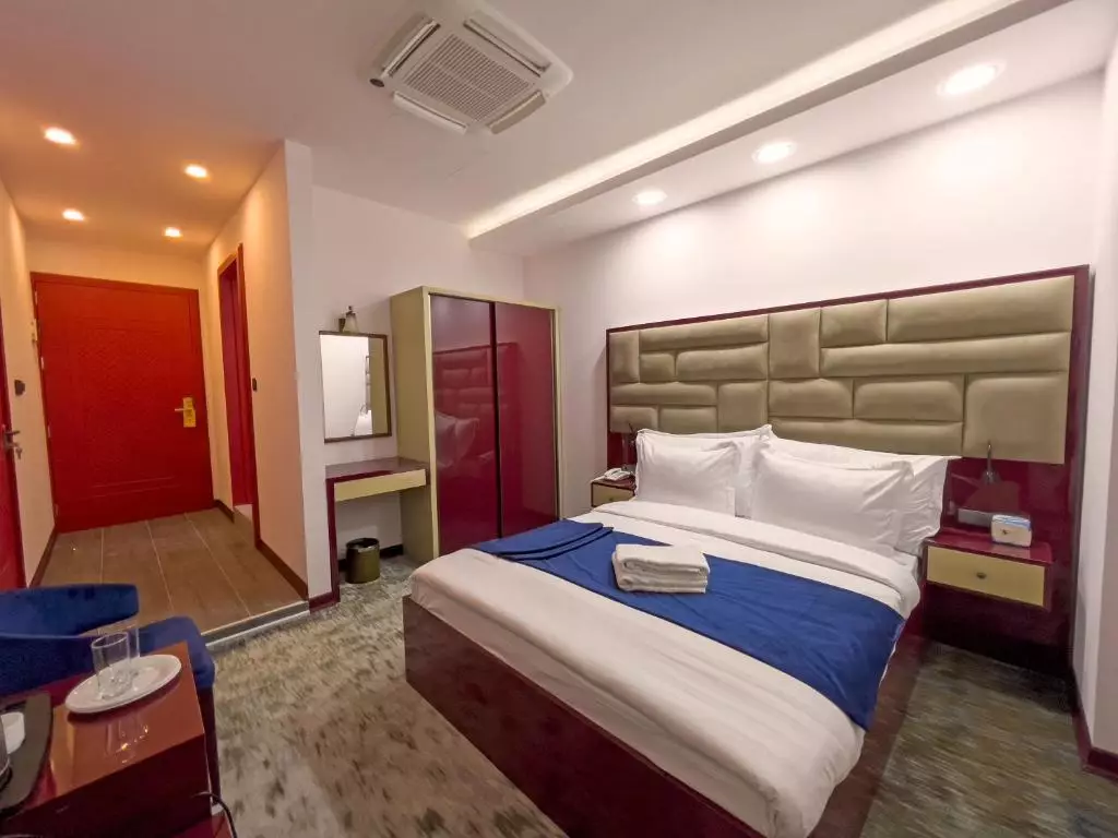 Denis hotel